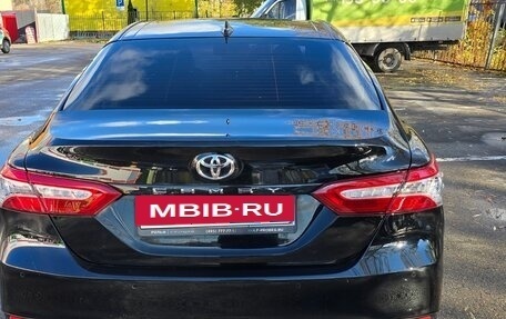 Toyota Camry, 2021 год, 2 600 000 рублей, 4 фотография