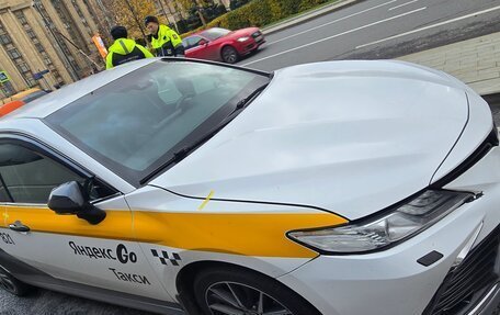 Toyota Camry, 2021 год, 2 600 000 рублей, 9 фотография