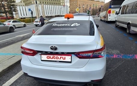 Toyota Camry, 2021 год, 2 600 000 рублей, 8 фотография