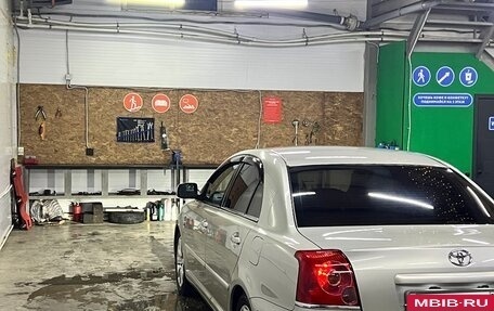 Toyota Avensis III рестайлинг, 2005 год, 850 000 рублей, 5 фотография