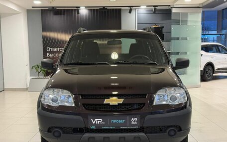 Chevrolet Niva I рестайлинг, 2017 год, 875 000 рублей, 2 фотография