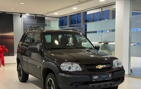 Chevrolet Niva I рестайлинг, 2017 год, 875 000 рублей, 3 фотография