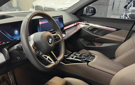 BMW 5 серия, 2025 год, 5 600 000 рублей, 4 фотография