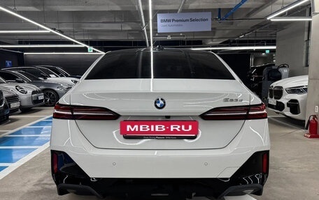 BMW 5 серия, 2025 год, 5 600 000 рублей, 2 фотография