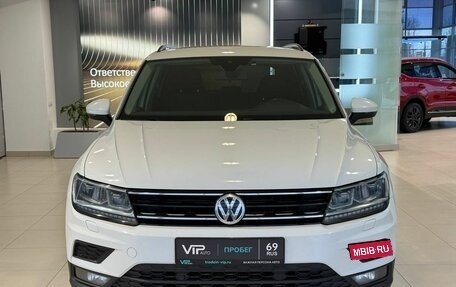 Volkswagen Tiguan II, 2020 год, 2 345 000 рублей, 2 фотография