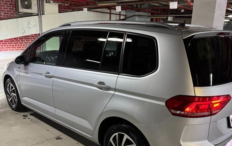 Volkswagen Touran III, 2018 год, 1 900 000 рублей, 5 фотография