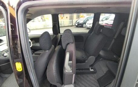 Toyota Sienta I, 2013 год, 821 000 рублей, 16 фотография