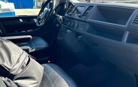 Volkswagen Caravelle T6 рестайлинг, 2016 год, 2 940 000 рублей, 7 фотография