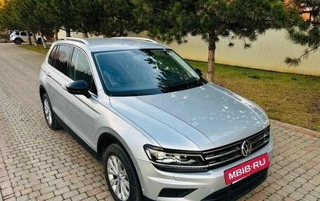 Volkswagen Tiguan II, 2018 год, 1 990 000 рублей, 3 фотография