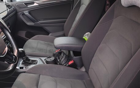 Volkswagen Tiguan II, 2018 год, 1 890 000 рублей, 6 фотография