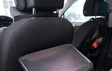 Volkswagen Tiguan II, 2018 год, 1 890 000 рублей, 13 фотография