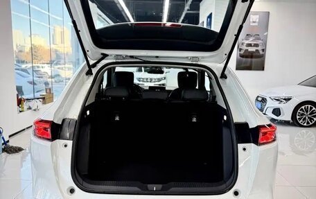 Honda Vezel, 2023 год, 1 980 000 рублей, 9 фотография