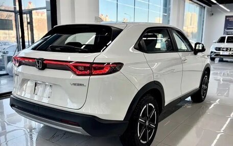 Honda Vezel, 2023 год, 1 980 000 рублей, 5 фотография