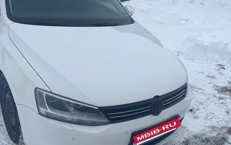 Volkswagen Jetta VI, 2011 год, 950 000 рублей, 3 фотография