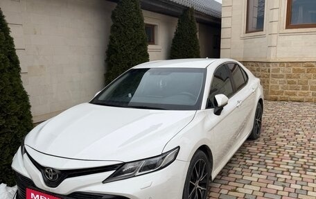 Toyota Camry, 2018 год, 2 000 000 рублей, 1 фотография