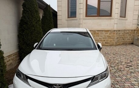 Toyota Camry, 2018 год, 2 000 000 рублей, 2 фотография