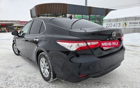 Toyota Camry, 2020 год, 2 800 000 рублей, 4 фотография