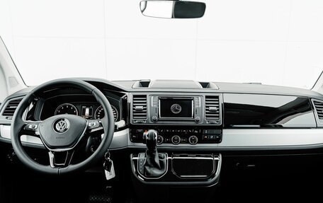 Volkswagen Multivan T6 рестайлинг, 2019 год, 5 200 000 рублей, 11 фотография