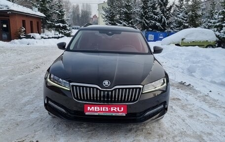 Skoda Superb III рестайлинг, 2021 год, 2 450 000 рублей, 1 фотография