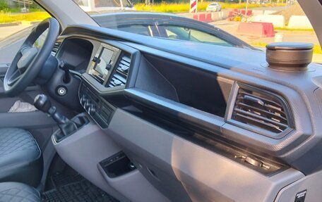 Volkswagen Caravelle T6 рестайлинг, 2021 год, 4 390 000 рублей, 26 фотография