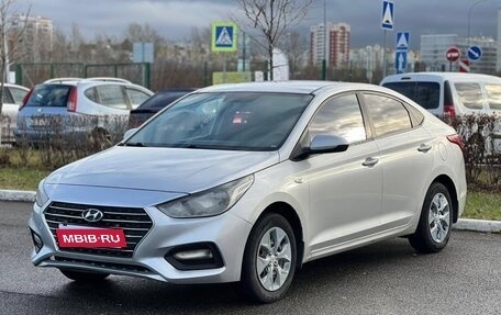 Hyundai Solaris II рестайлинг, 2017 год, 747 000 рублей, 1 фотография