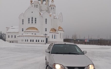 Toyota Avensis III рестайлинг, 2001 год, 410 000 рублей, 1 фотография