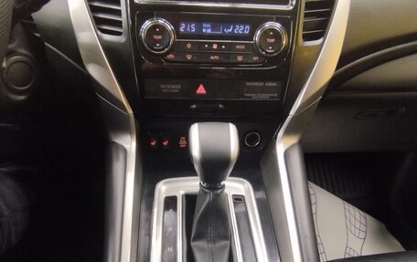 Mitsubishi Pajero Sport III рестайлинг, 2019 год, 2 999 000 рублей, 16 фотография