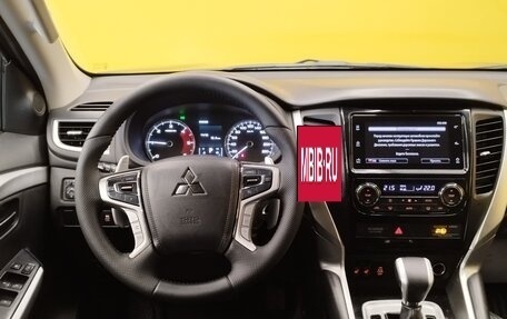 Mitsubishi Pajero Sport III рестайлинг, 2019 год, 2 999 000 рублей, 11 фотография