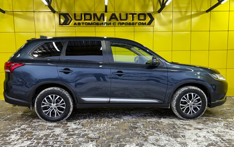 Mitsubishi Outlander III рестайлинг 3, 2020 год, 2 249 000 рублей, 5 фотография