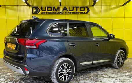 Mitsubishi Outlander III рестайлинг 3, 2020 год, 2 249 000 рублей, 9 фотография