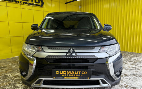 Mitsubishi Outlander III рестайлинг 3, 2020 год, 2 249 000 рублей, 3 фотография