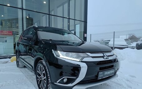 Mitsubishi Outlander III рестайлинг 3, 2018 год, 1 995 000 рублей, 3 фотография