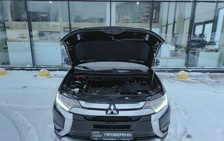 Mitsubishi Outlander III рестайлинг 3, 2018 год, 1 995 000 рублей, 11 фотография