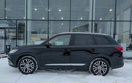 Mitsubishi Outlander III рестайлинг 3, 2018 год, 1 995 000 рублей, 10 фотография