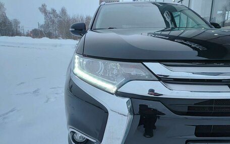 Mitsubishi Outlander III рестайлинг 3, 2018 год, 1 995 000 рублей, 21 фотография