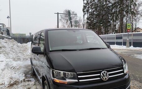 Volkswagen Caravelle T6 рестайлинг, 2017 год, 3 780 000 рублей, 1 фотография