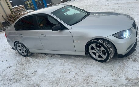 BMW 3 серия, 2005 год, 800 000 рублей, 2 фотография