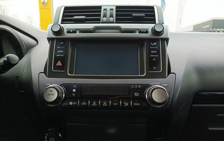 Toyota Land Cruiser Prado 150 рестайлинг 2, 2016 год, 3 250 000 рублей, 15 фотография