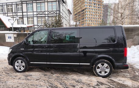 Volkswagen Caravelle T6 рестайлинг, 2017 год, 3 780 000 рублей, 6 фотография