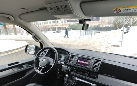 Volkswagen Caravelle T6 рестайлинг, 2017 год, 3 780 000 рублей, 17 фотография