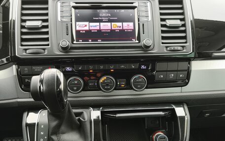 Volkswagen Caravelle T6 рестайлинг, 2017 год, 3 780 000 рублей, 11 фотография