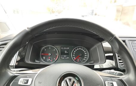 Volkswagen Caravelle T6 рестайлинг, 2017 год, 3 780 000 рублей, 9 фотография