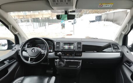 Volkswagen Caravelle T6 рестайлинг, 2017 год, 3 780 000 рублей, 20 фотография