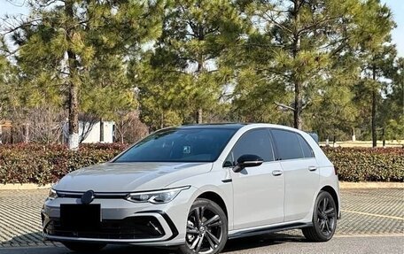 Volkswagen Golf VIII, 2023 год, 2 680 000 рублей, 1 фотография