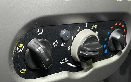 Renault Logan I, 2012 год, 650 000 рублей, 12 фотография