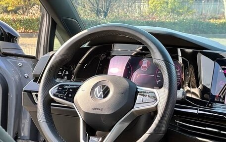 Volkswagen Golf VIII, 2023 год, 2 680 000 рублей, 18 фотография