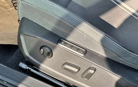 Volkswagen Golf VIII, 2023 год, 2 680 000 рублей, 28 фотография