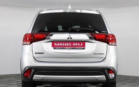 Mitsubishi Outlander III рестайлинг 3, 2018 год, 2 480 000 рублей, 6 фотография