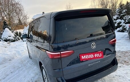 Volkswagen Multivan, 2022 год, 4 900 000 рублей, 7 фотография