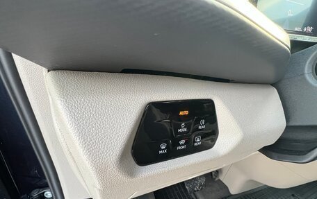 Volkswagen Multivan, 2022 год, 4 900 000 рублей, 17 фотография